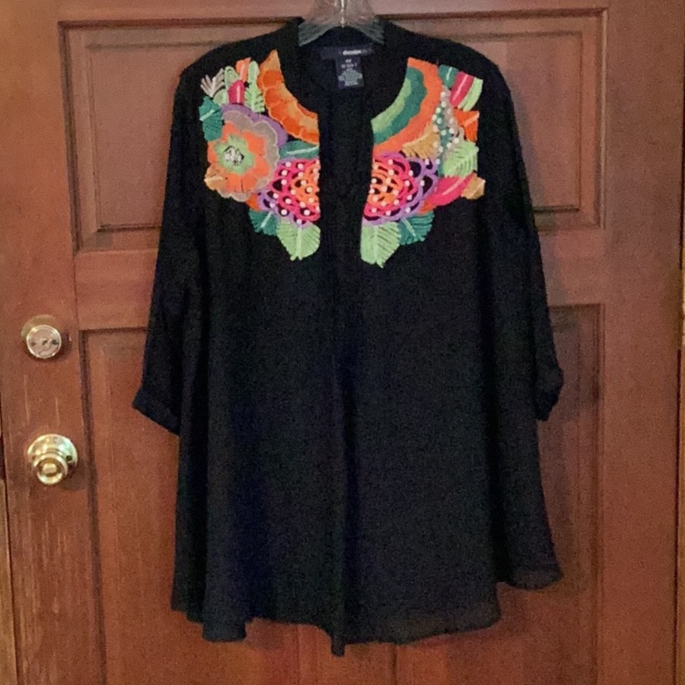 Denim 24/7 Beautiful Embroidered 3/4 Sleeve Shirt Size XL